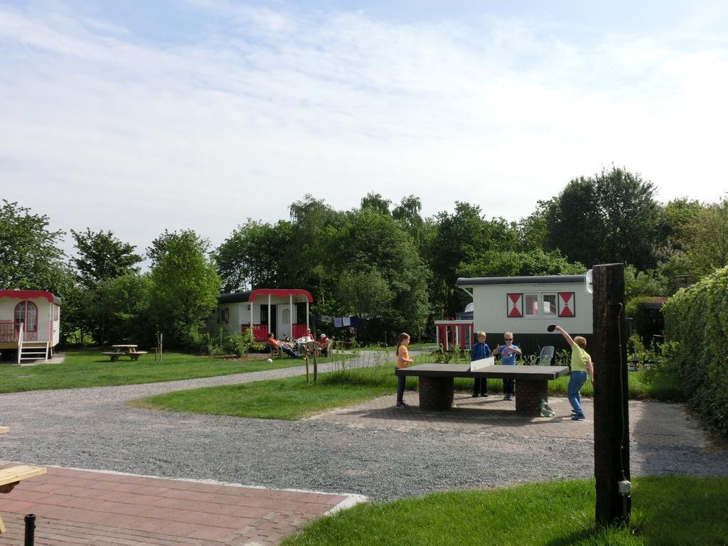 לינה וארוחת בוקר Someren Pipowagen Camping Puur Genieten מראה חיצוני תמונה