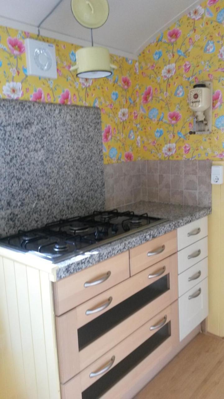 לינה וארוחת בוקר Someren Pipowagen Camping Puur Genieten מראה חיצוני תמונה